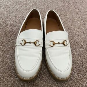 SPRING 2026 🌻 Women's Size 9 White Platform Loafers with Gold Buckle